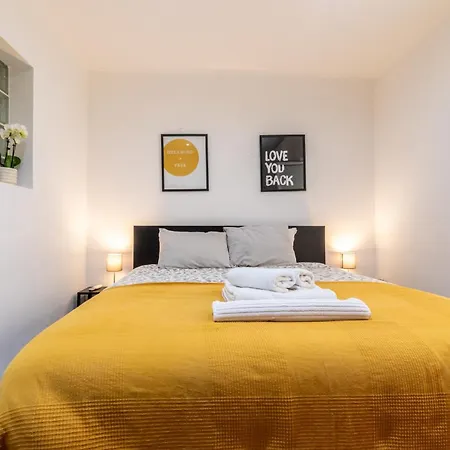 1 Apartment